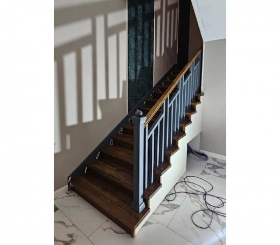 Лестница из Ясеня