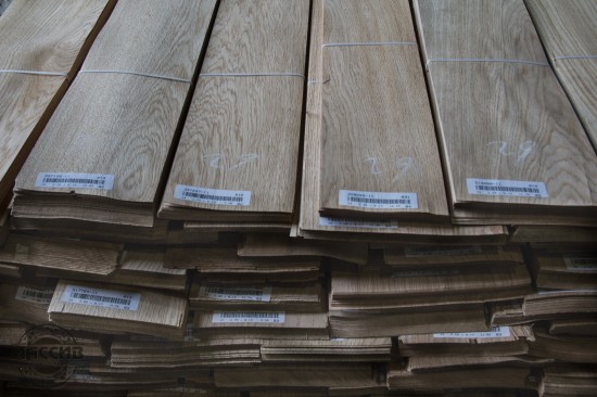 Шпон Дуб 0,6мм (Полурадиальный)