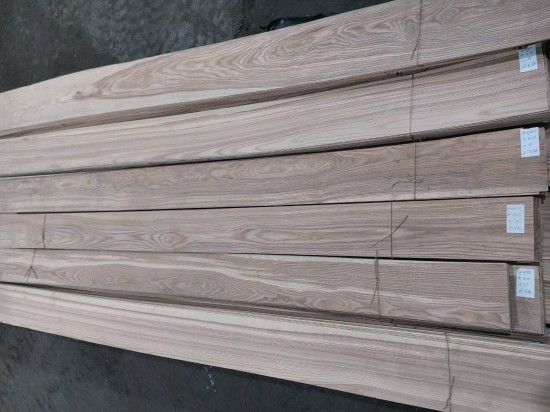 Шпон Ясень белый 1,5мм (Тангенциальный/Радиальный)