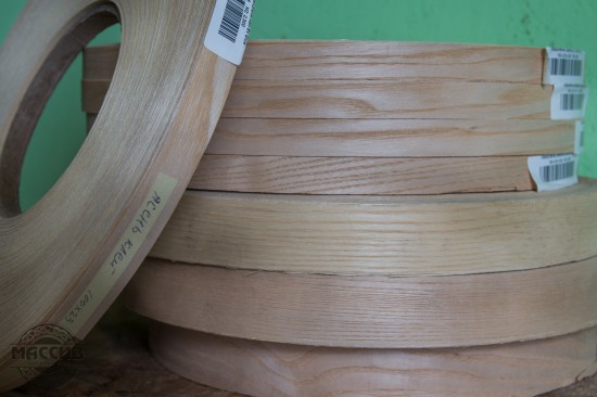 Кромка 23 мм шпон  ясеня (с клеем)